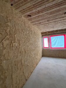 Een met asbest gesaneerde ruimte van een appartementsgebouw.